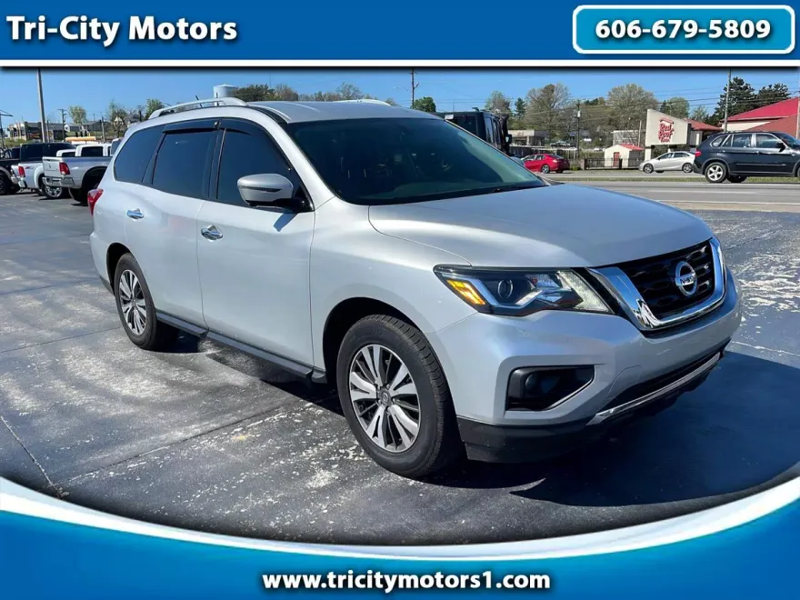 2017 Nissan Pathfinder 4x4 SL photo 1