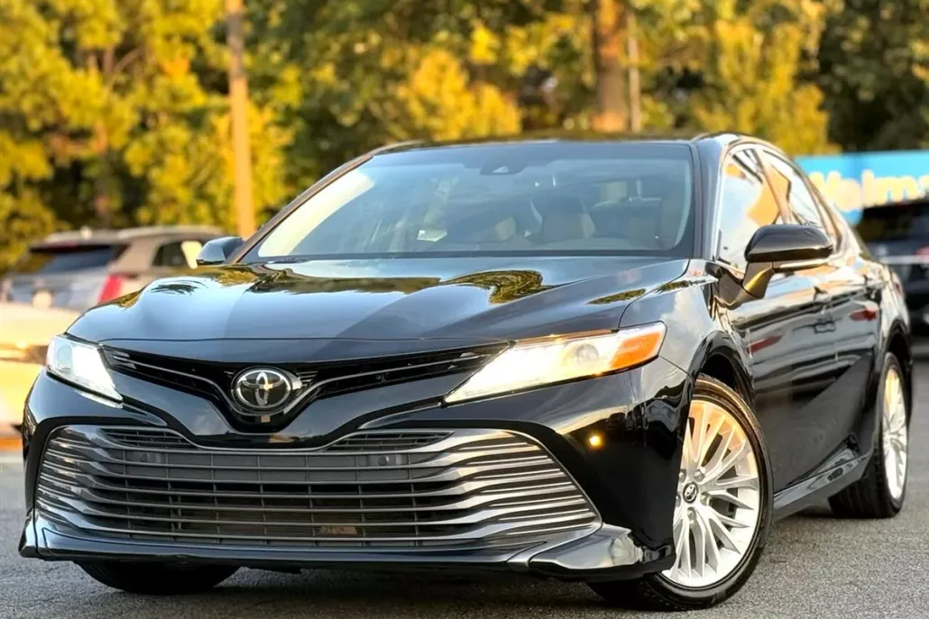 2018 Toyota Camry LE photo 1