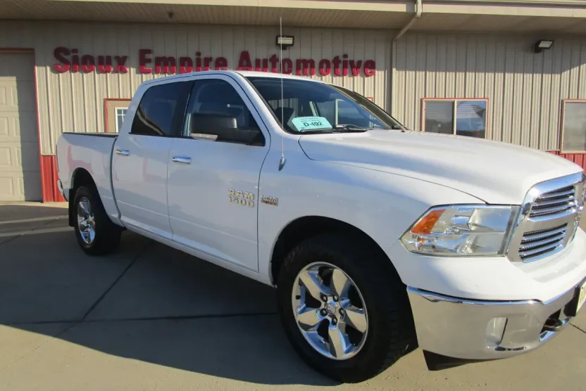 2014 Ram 1500 SLT photo 1