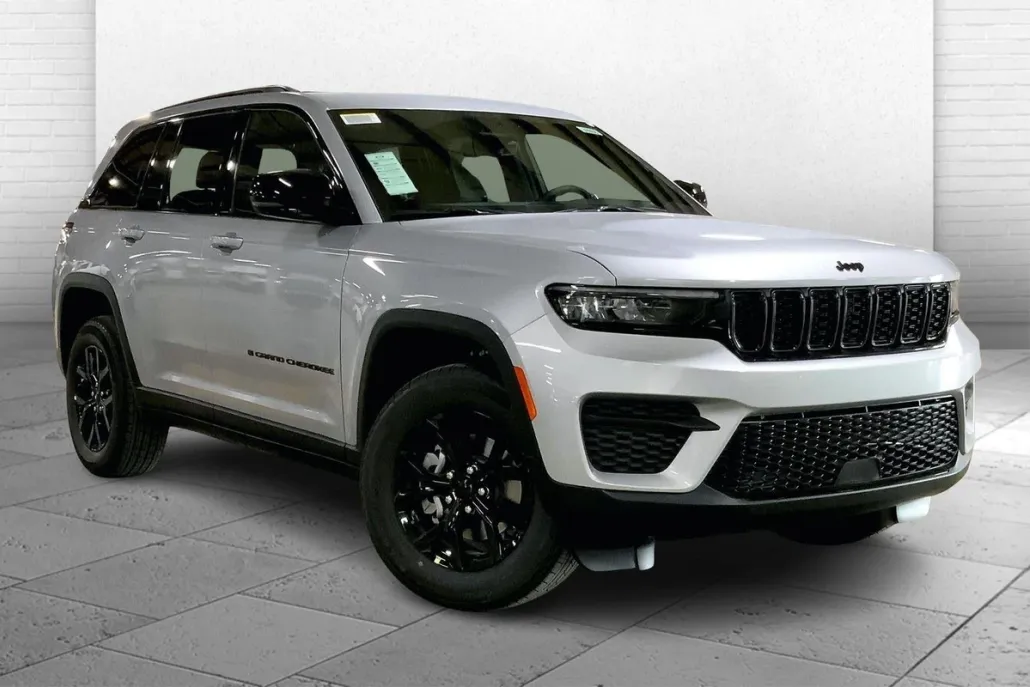 2025 Jeep Grand Cherokee Altitude photo 1
