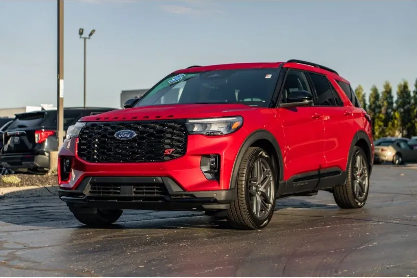 2025 Ford Explorer ST photo 1