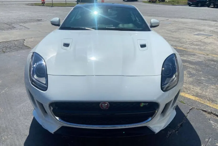 2016 Jaguar F-TYPE R photo 1