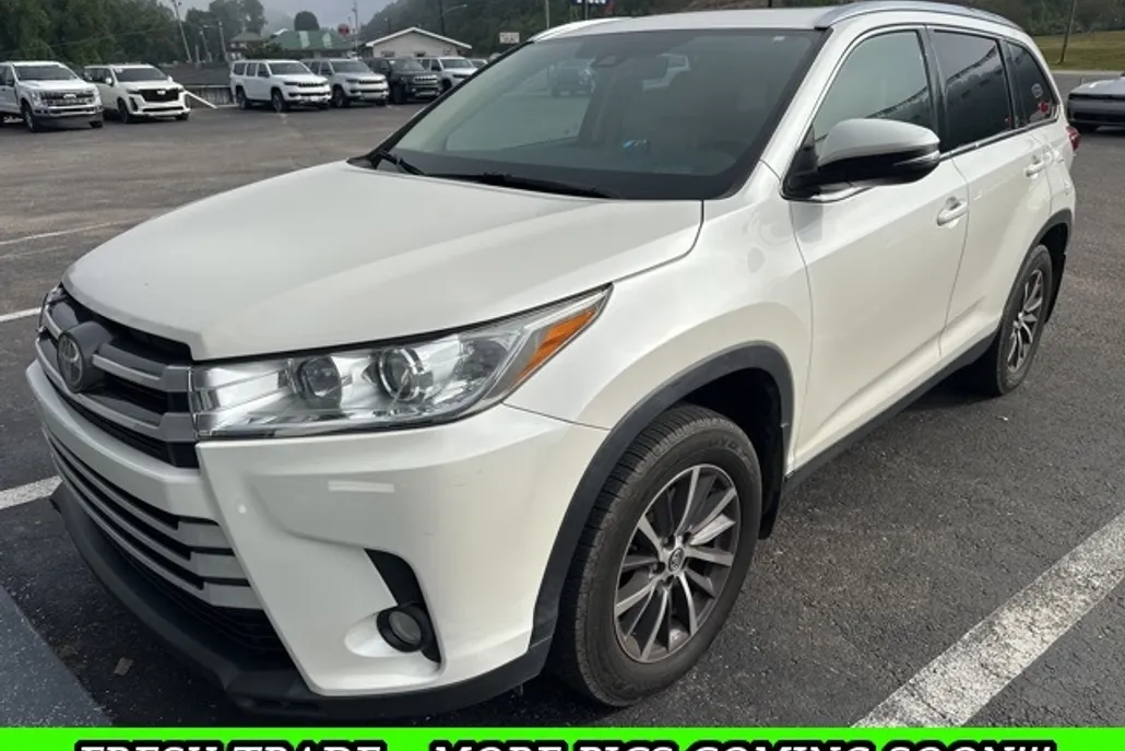 2019 Toyota Highlander XLE photo 1