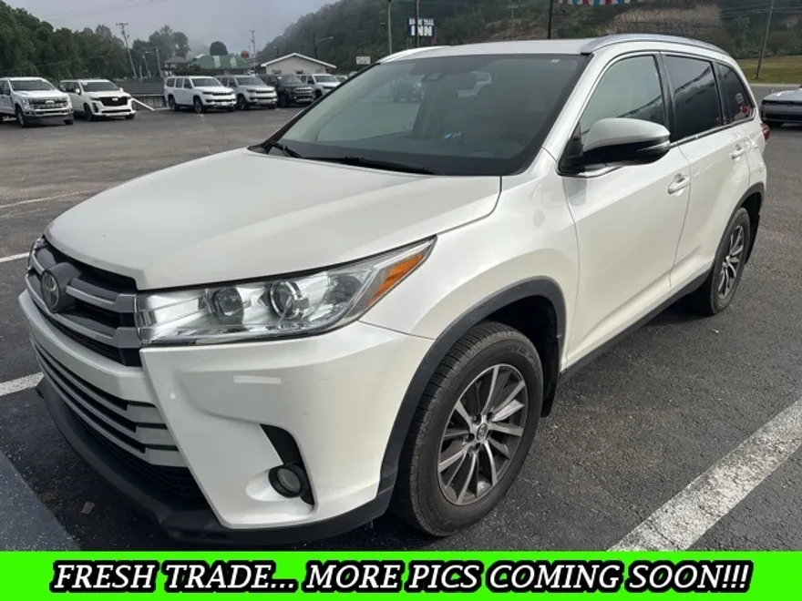 2019 Toyota Highlander XLE photo 1
