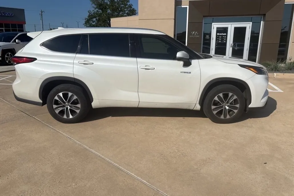2021 Toyota Highlander Hybrid XLE photo 1