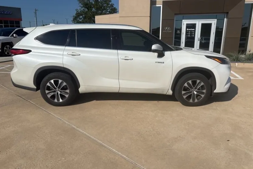 2021 Toyota Highlander Hybrid XLE photo 1
