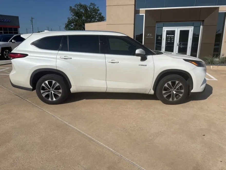 2021 Toyota Highlander Hybrid XLE photo 1