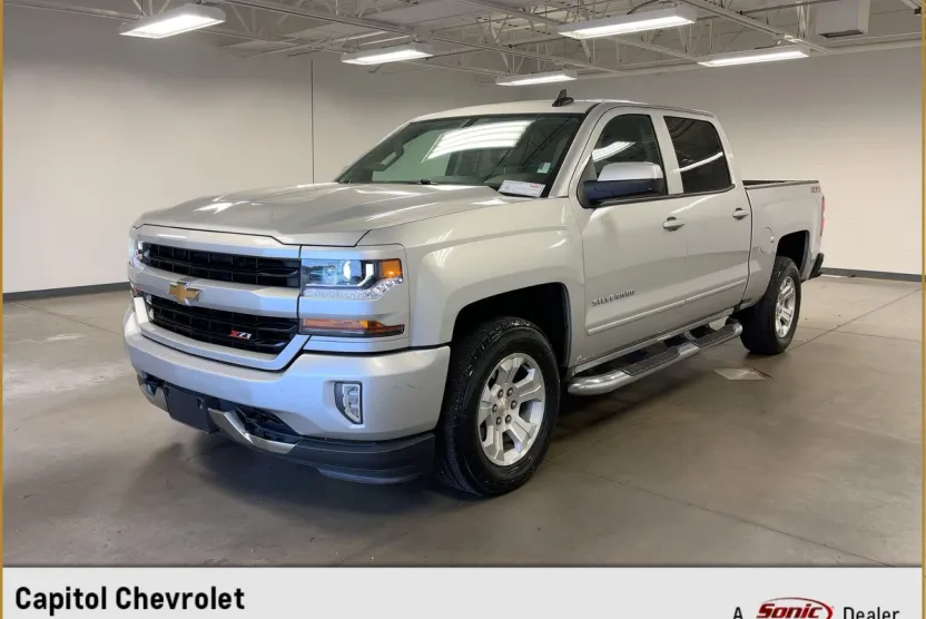 2017 Chevrolet Silverado 1500 LT photo 1