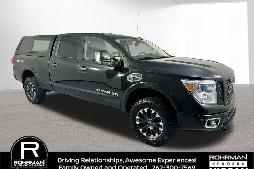 2019 Nissan Titan PRO-4X photo 1