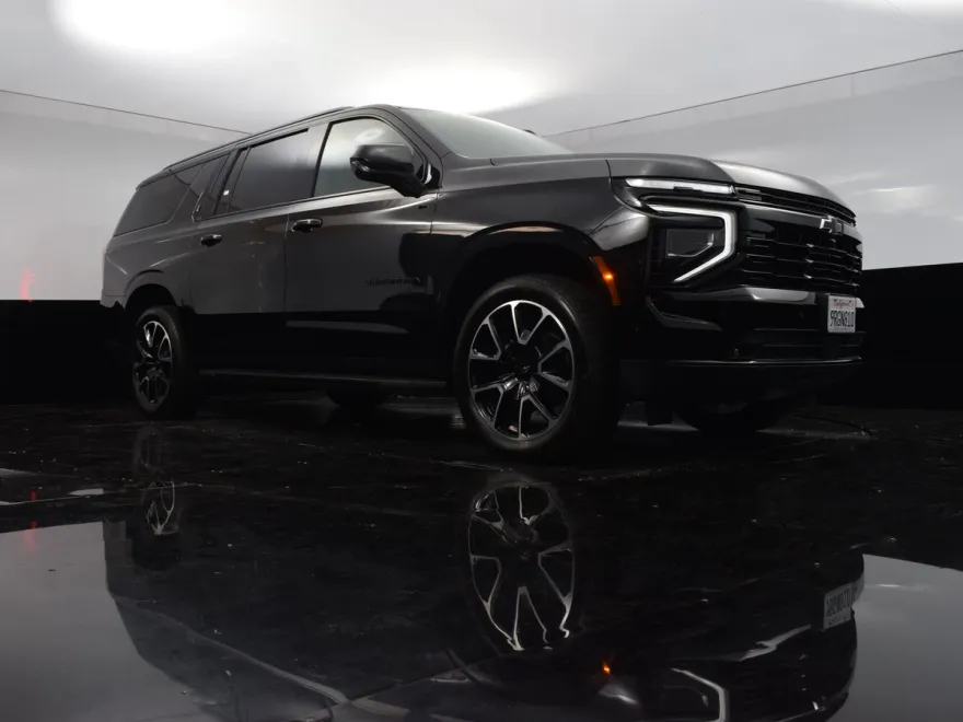 2025 Chevrolet Suburban RST photo 1