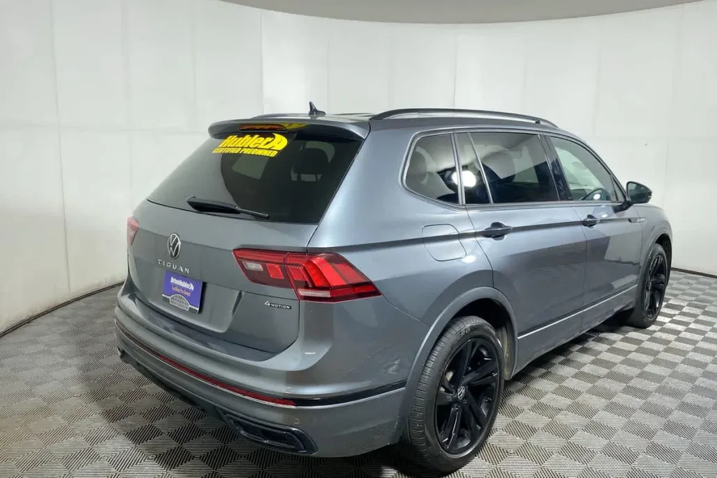 2023 Volkswagen Tiguan SE R-Line Black photo 1