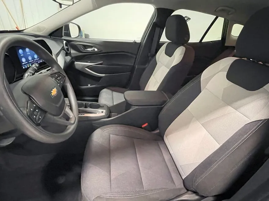 2024 Chevrolet Trax LS photo 1