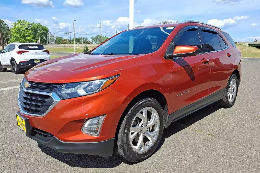 2020 Chevrolet Equinox LT photo 1