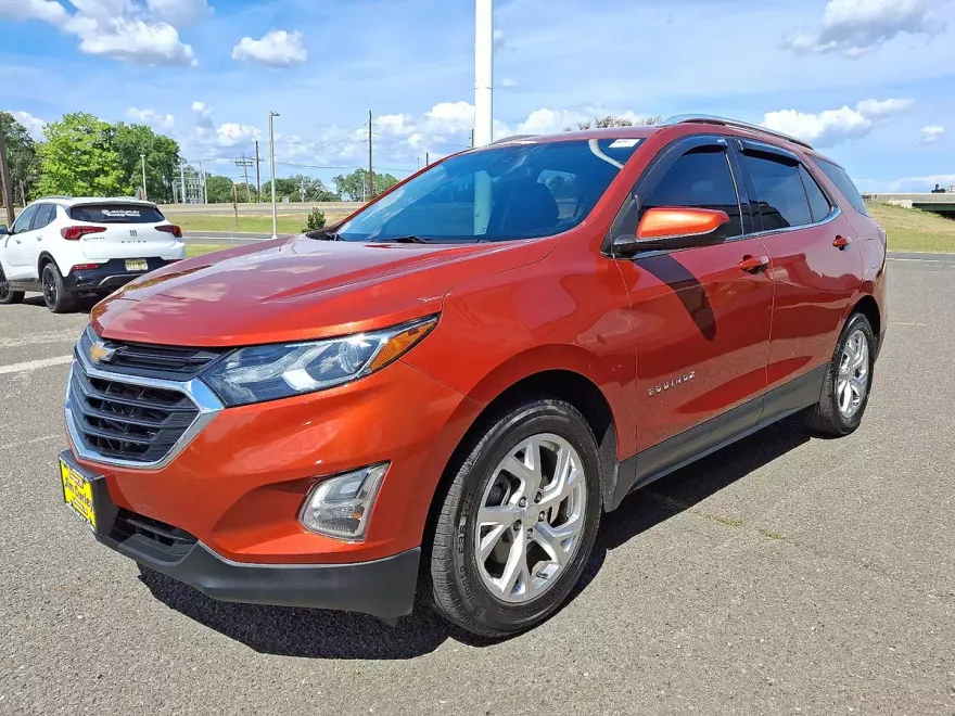 2020 Chevrolet Equinox LT photo 1
