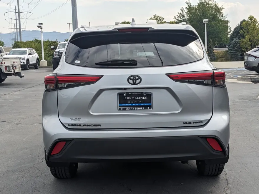 2020 Toyota Highlander XLE photo 1