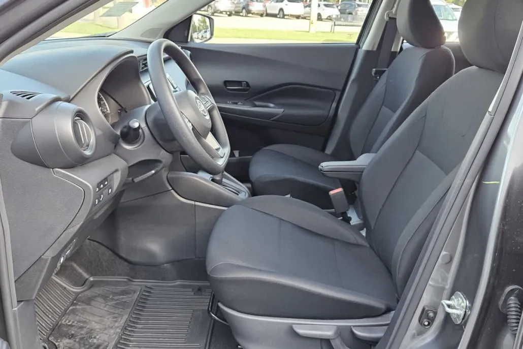 2025 Nissan Kicks Play S photo 1