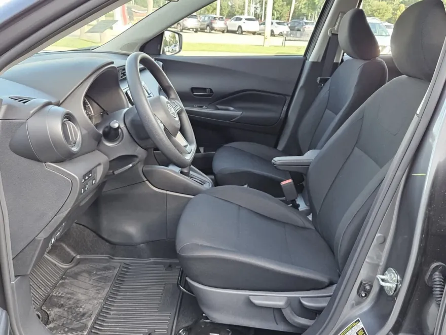 2025 Nissan Kicks Play S photo 1