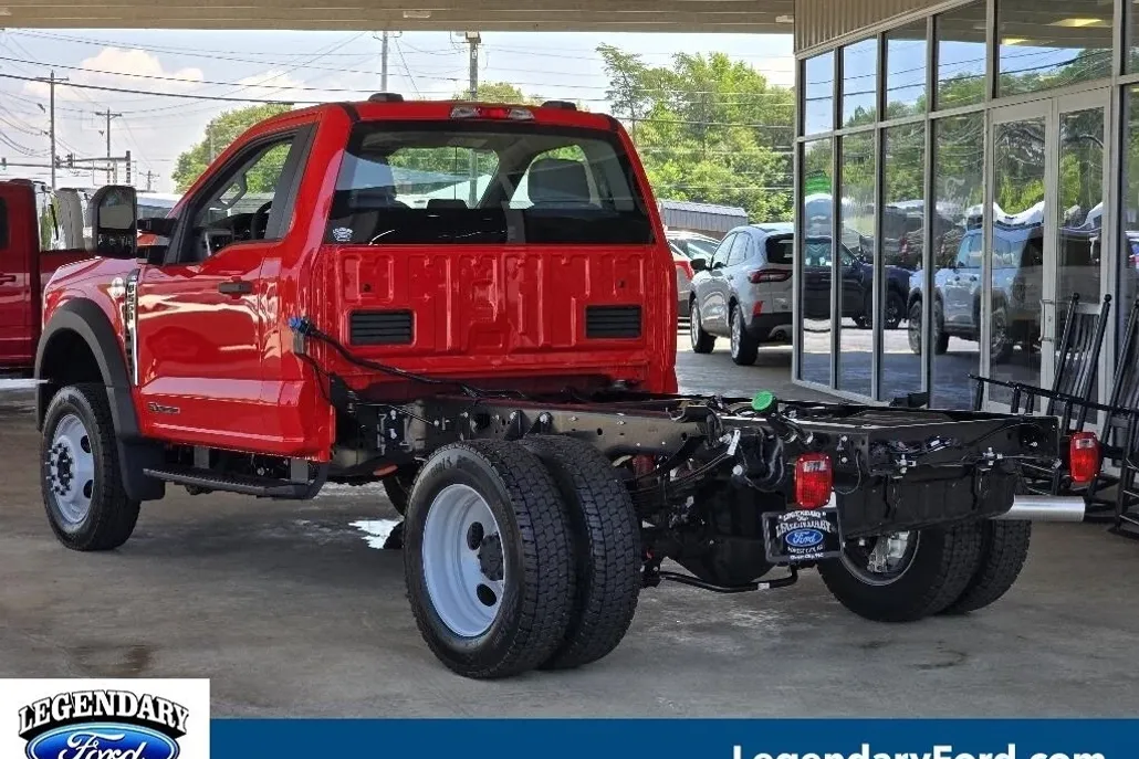 2025 Ford F-550 XLT photo 1