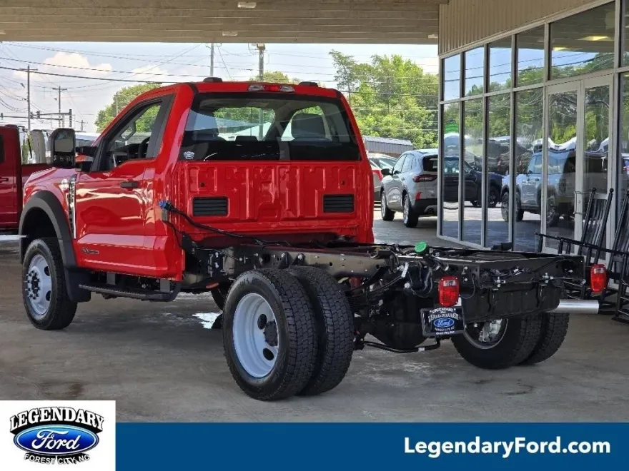 2025 Ford F-550 XLT photo 1