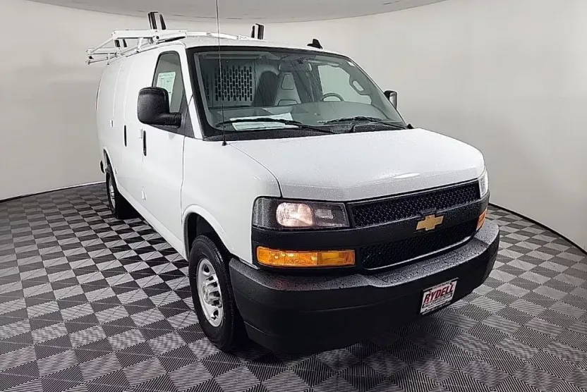 2025 Chevrolet Express Cargo 3500 photo 1