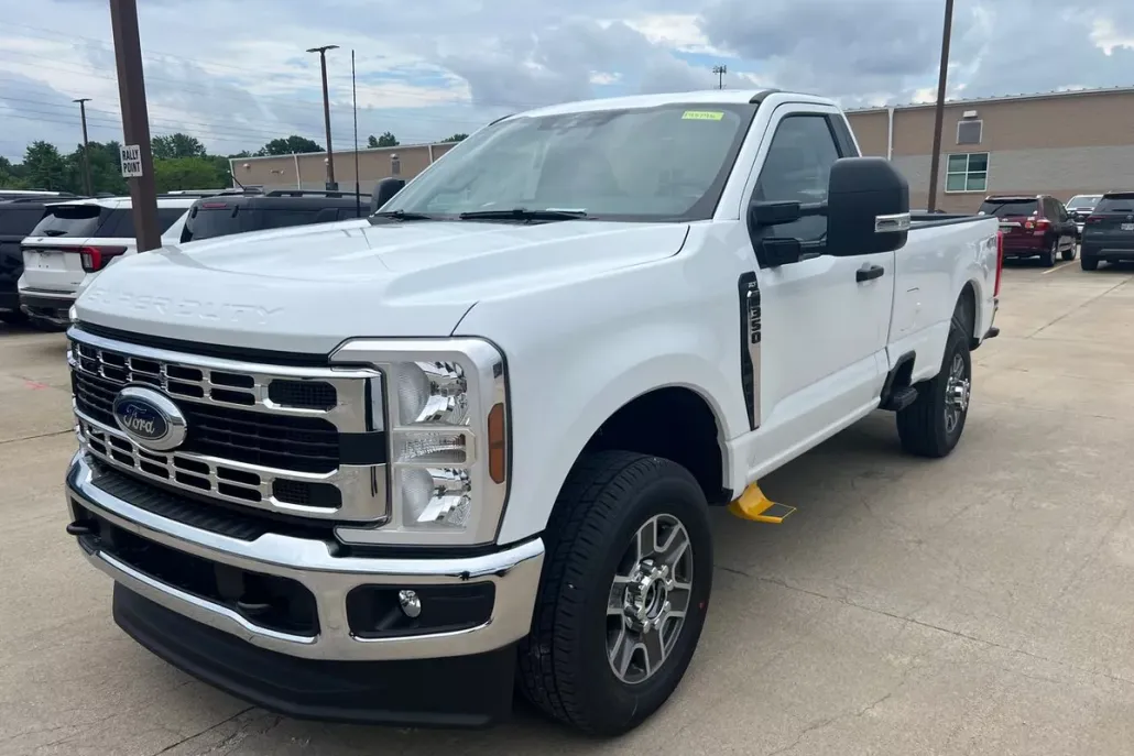 2025 Ford F-350 XLT photo 1