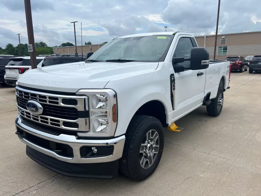 2025 Ford F-350 XLT photo 1