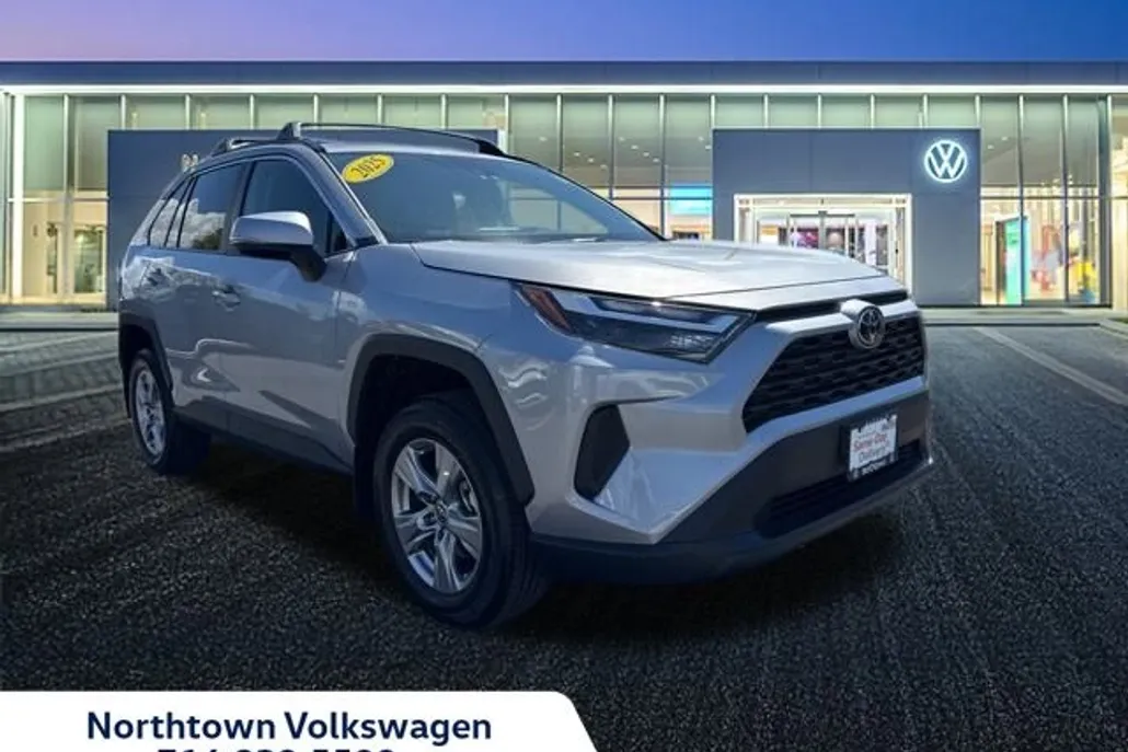 2025 Toyota RAV4 XLE photo 1
