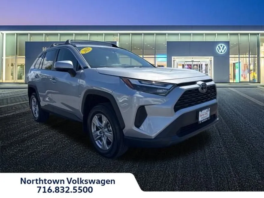 2025 Toyota RAV4 XLE photo 1