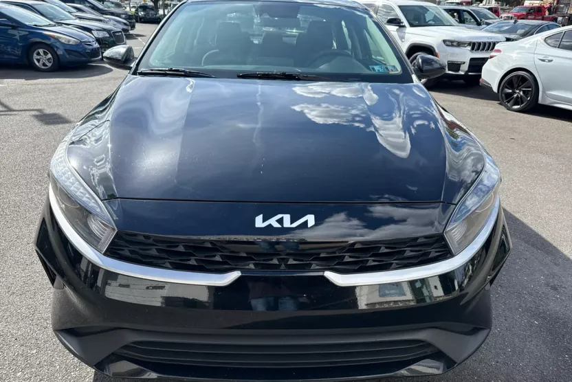 2023 Kia Forte LXS photo 1