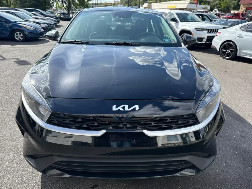 2023 Kia Forte LXS photo 1