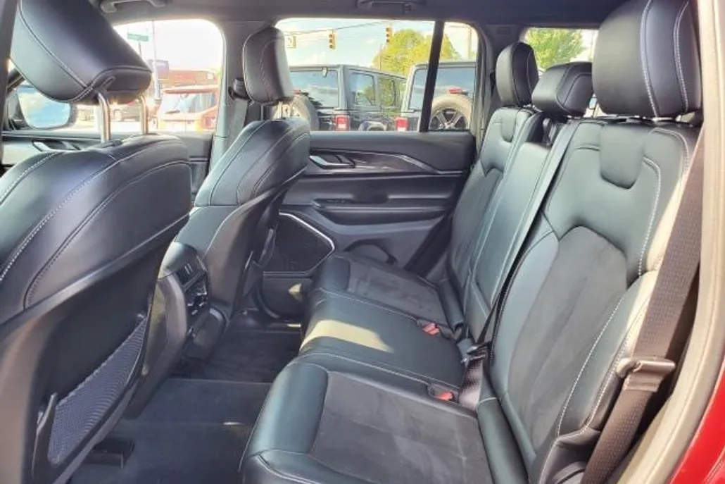 2022 Jeep Grand Cherokee Altitude photo 1