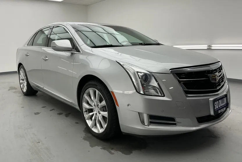 2017 Cadillac XTS Luxury photo 1