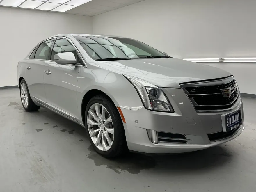 2017 Cadillac XTS Luxury photo 1