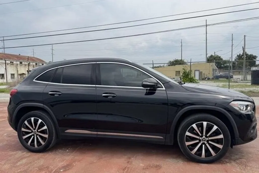 2021 Mercedes Benz GLA 250 photo 1