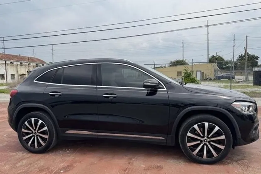 2021 Mercedes Benz GLA 250 photo 1