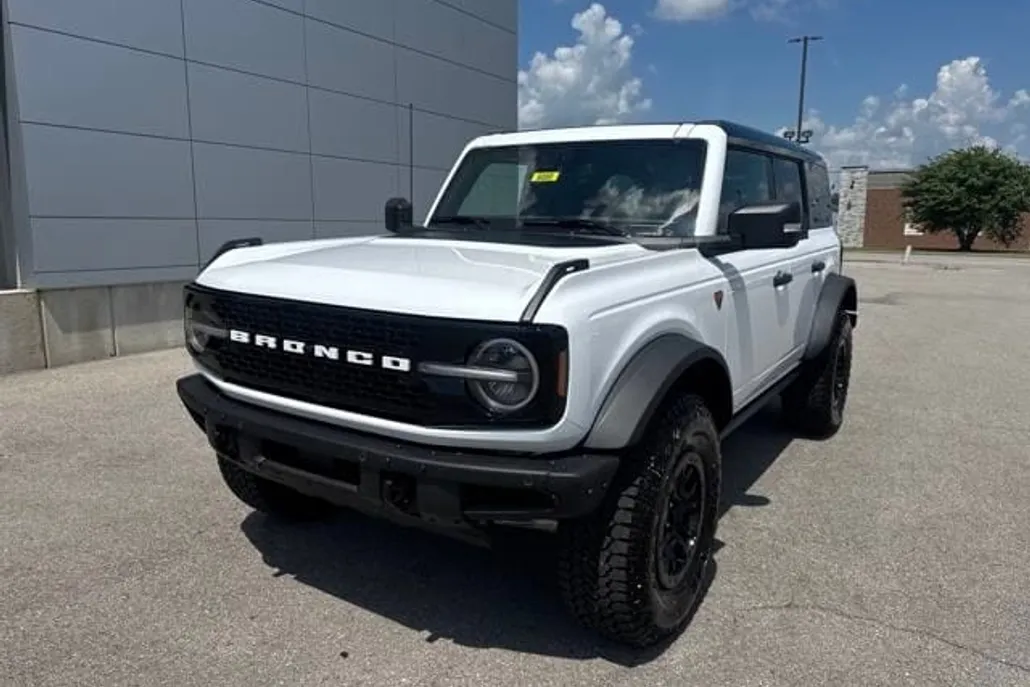 2025 Ford Bronco Badlands photo 1
