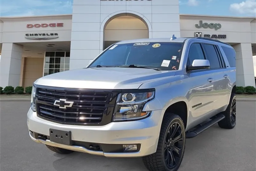 2019 Chevrolet Suburban LT photo 1