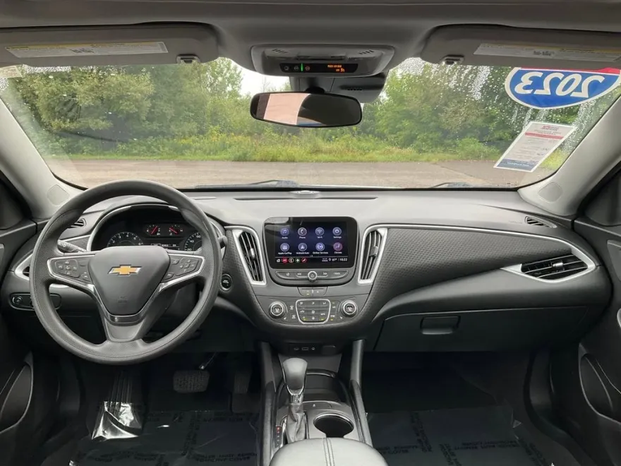 2023 Chevrolet Malibu 1LT photo 1