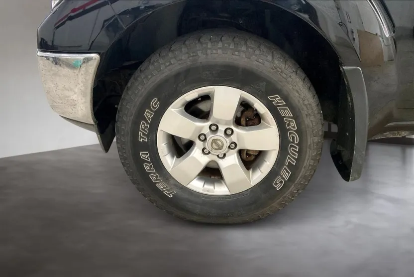 2011 Nissan Frontier SV photo 1