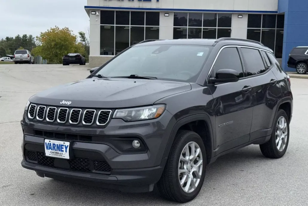 2024 Jeep Compass Latitude Lux photo 1