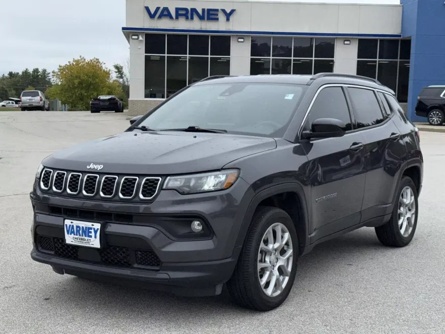 2024 Jeep Compass Latitude Lux photo 1