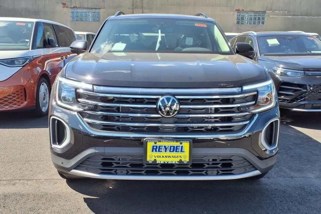 2026 Volkswagen Atlas SE Technology photo 1
