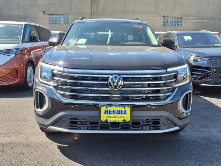 2026 Volkswagen Atlas SE Technology photo 1