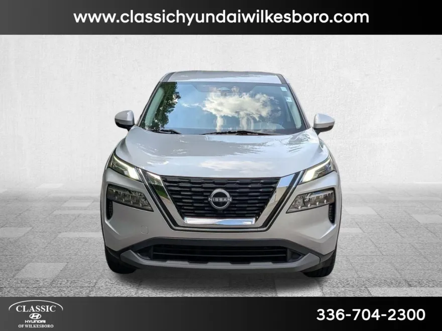 2022 Nissan Rogue SV photo 1