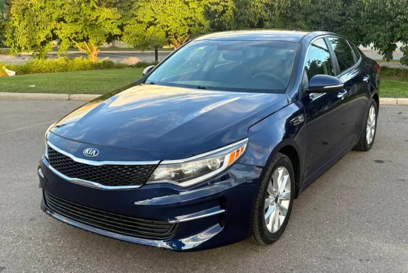 2018 Kia Optima LX photo 1
