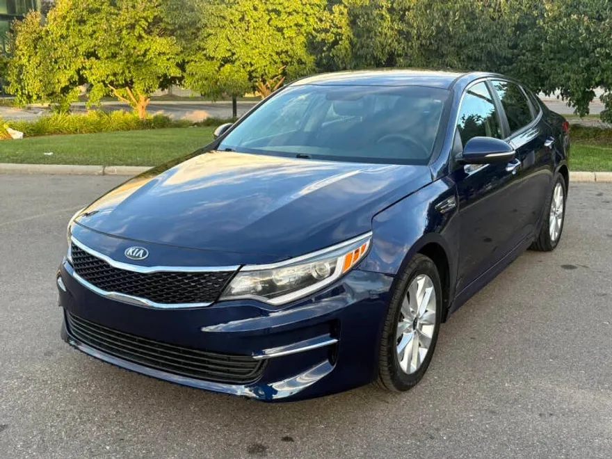 2018 Kia Optima LX photo 1