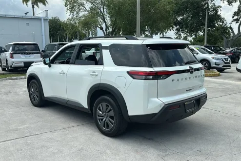 2024 Nissan Pathfinder SV photo 3