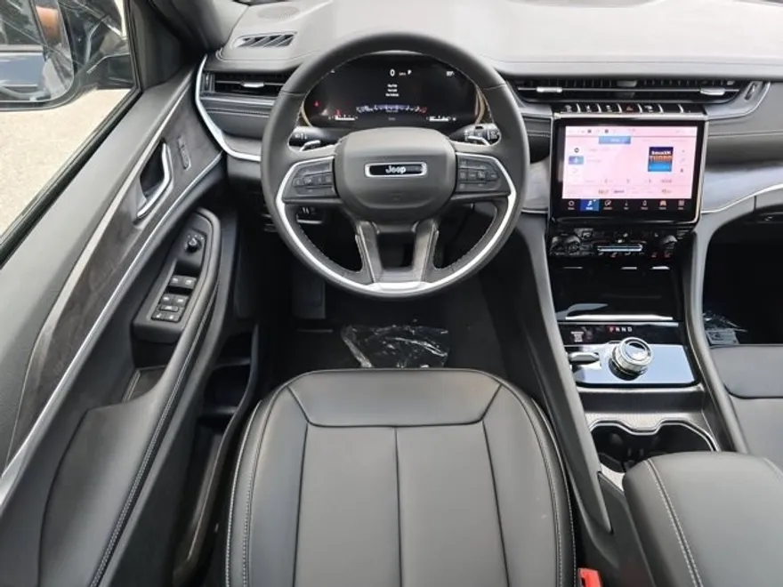 2025 Jeep Grand Cherokee Limited photo 1