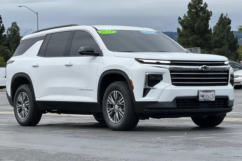 2024 Chevrolet Traverse 1LT photo 1