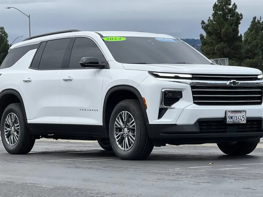 2024 Chevrolet Traverse 1LT photo 1